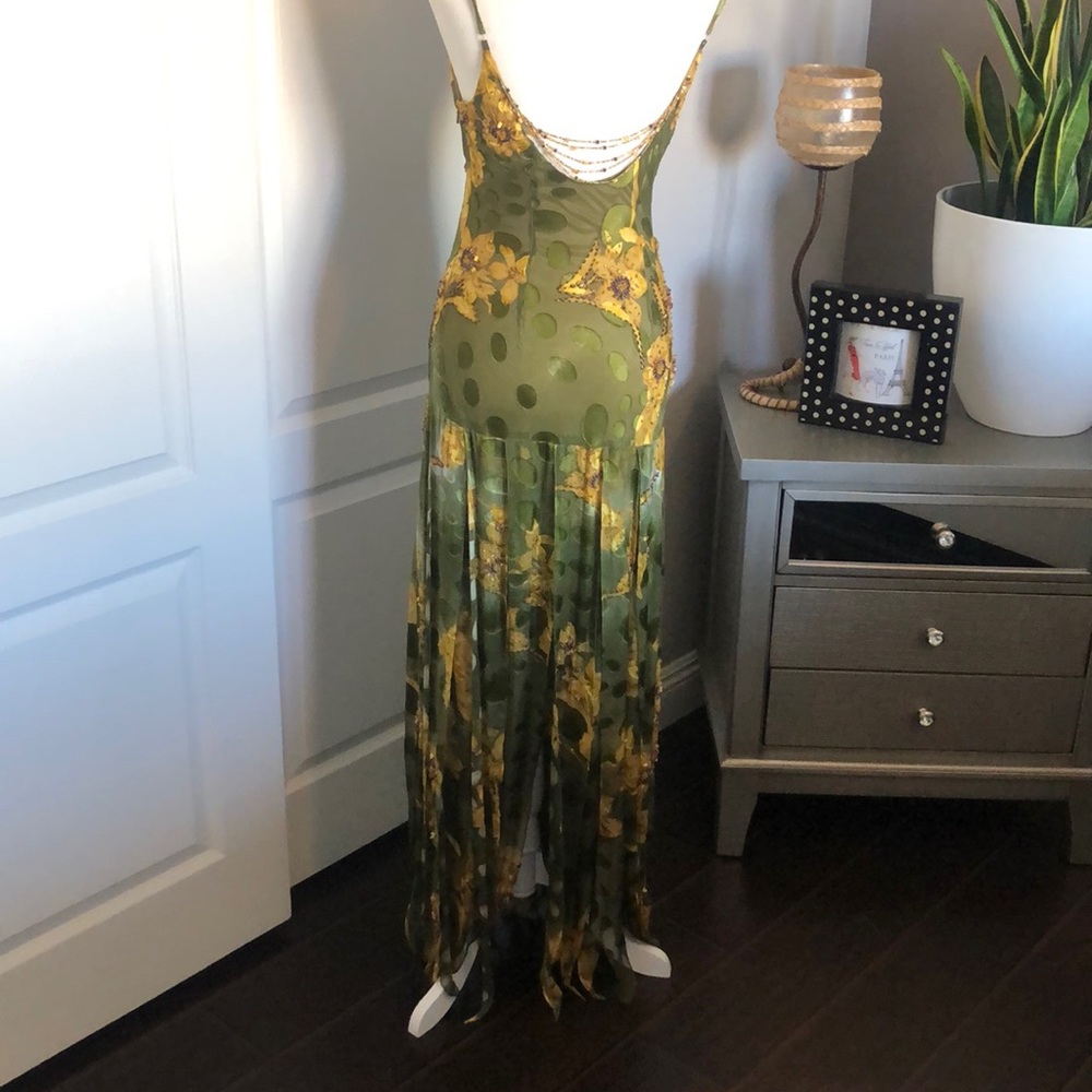 Formal dress - Picture 3 of 8